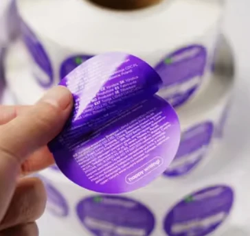 Självhäftande klistermärken med flera lager