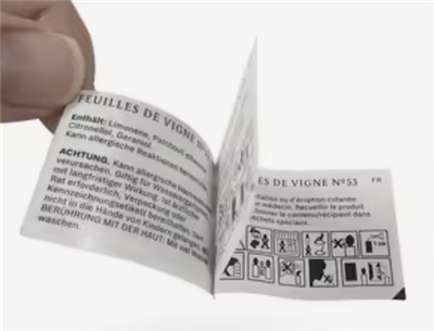 Självhäftande klistermärke